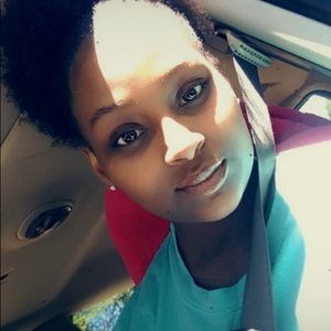 Meet your Posher, Dominique